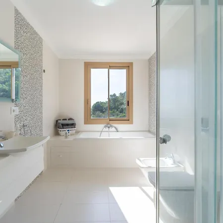 Gran Piscina Hidromasaje Playa Privada Y Sauna Villa Tossa de Mar